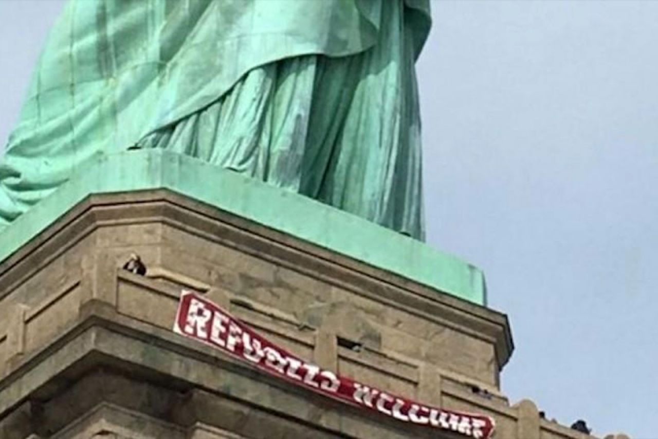 Transparent na Kipu slobode: 'Izbjeglice, dobrodošli' 