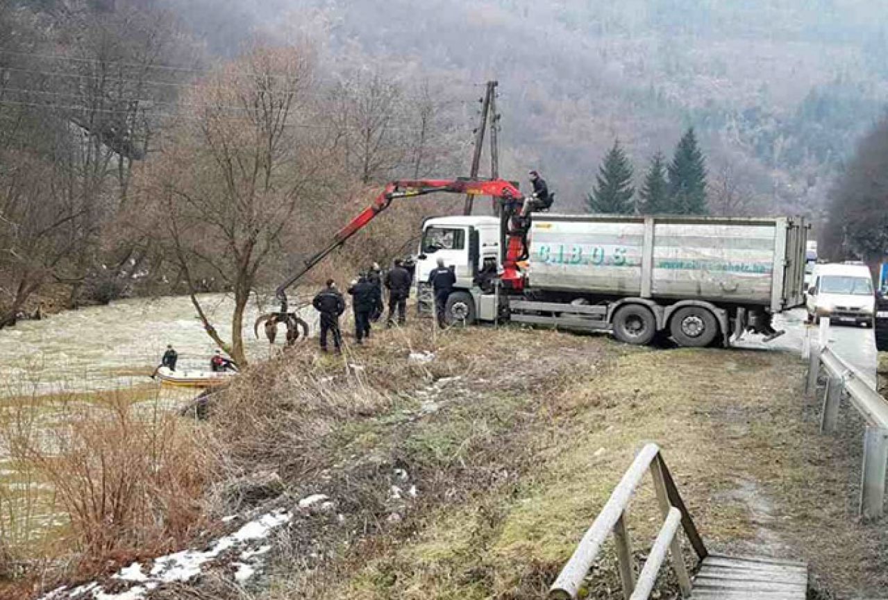 U rijeci Bosni pronađeno tijelo ženske osobe, potraga za Kozlićem se nastavlja