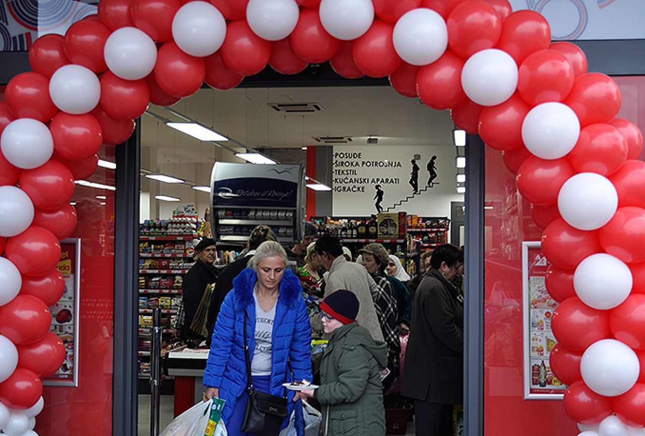 Trgovački lanac Amko komerc otvorio je novi preuređeni supermarket na Kobiljoj Glavi