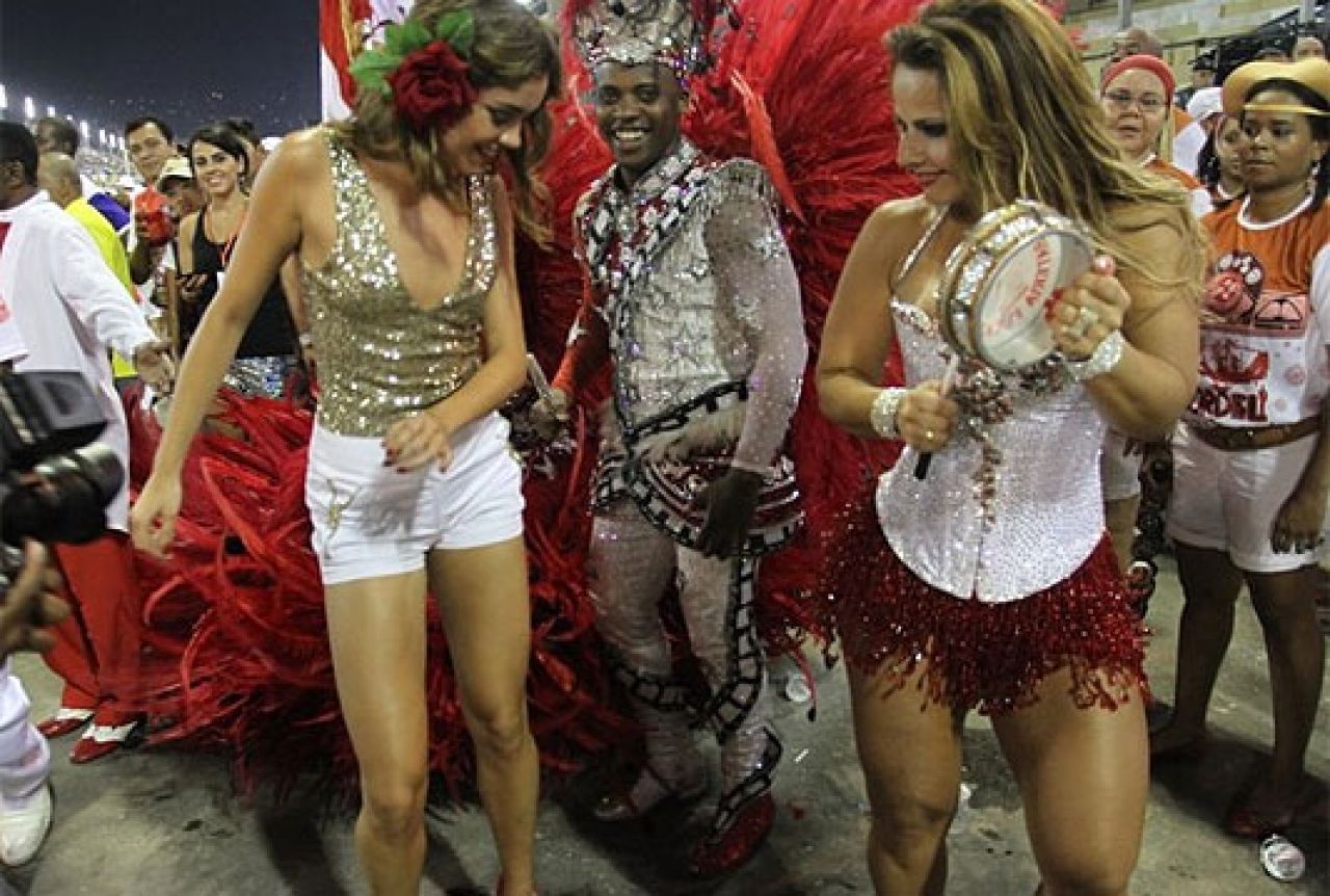 Rio na karnevalu zaradi milijardu dolara