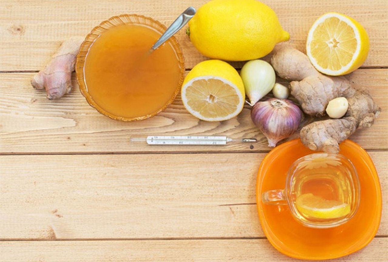 Češnjak, đumbir limun i voda - napitak koji smanjuje masnoću i poboljšava zdravlje