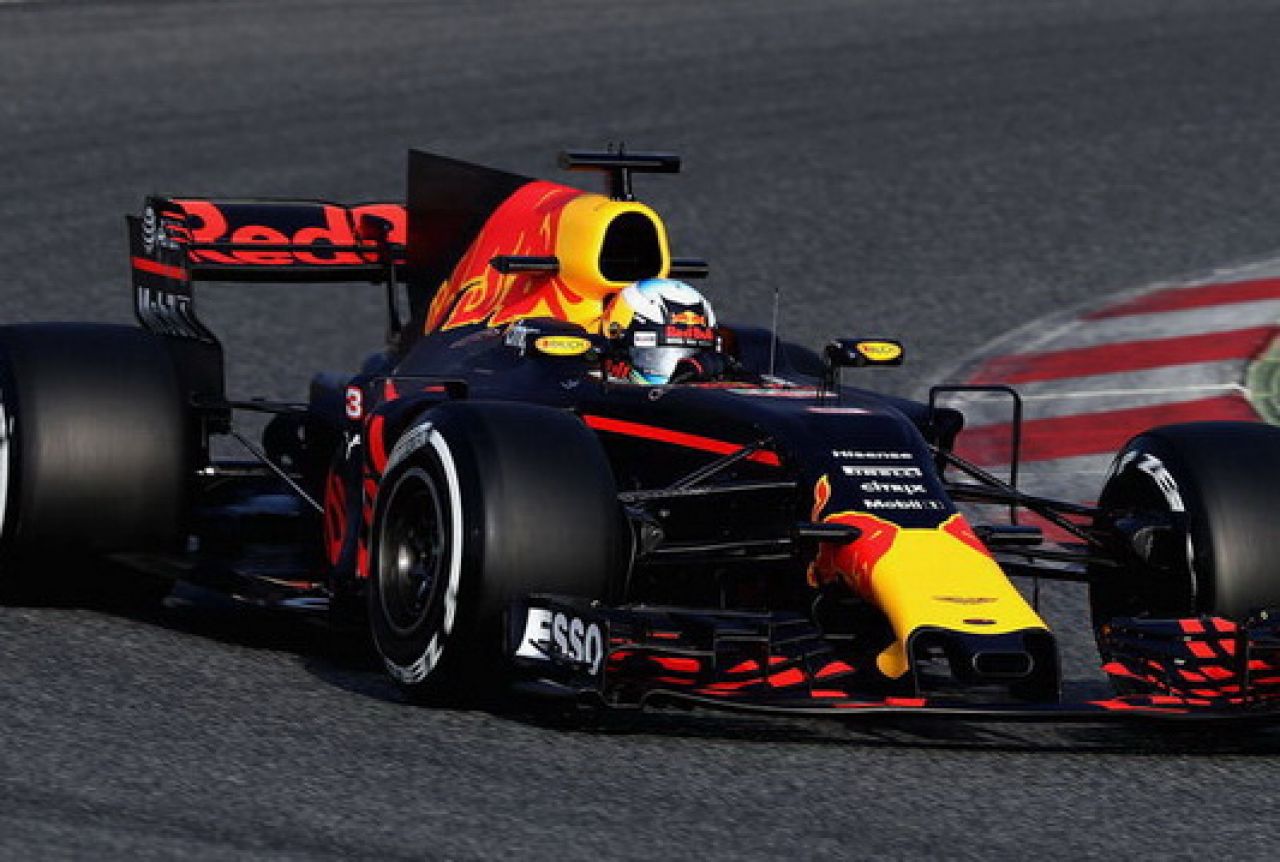 Počelo testiranje u Barceloni: Ima li Red Bull krila za lov na Mercedes