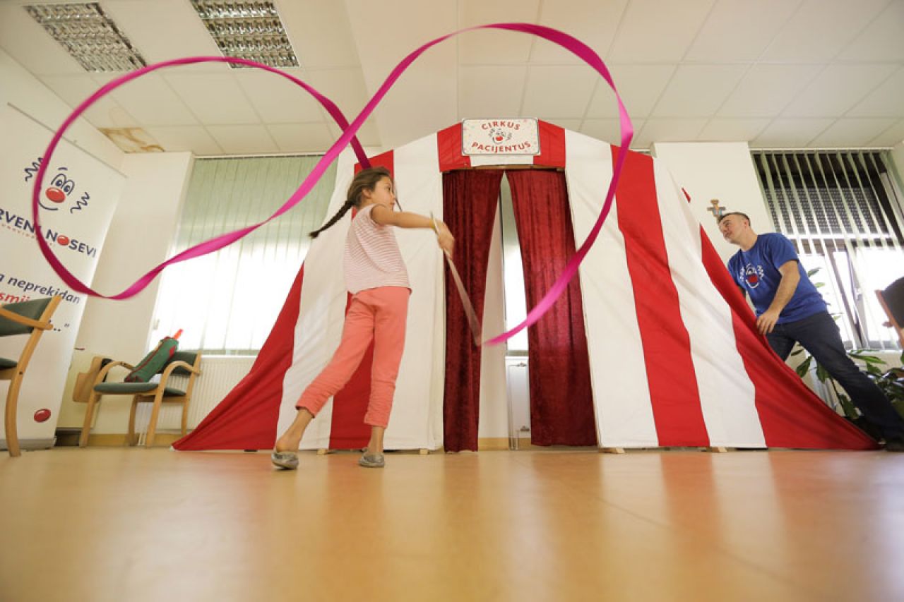 Projekt Cirkus pacijentus zarazio dječji odjel  sarajevske bolnice - smijehom
