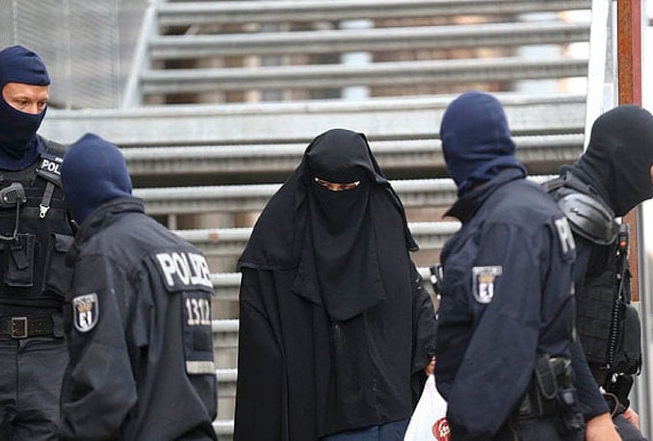 Oko 450 policajaca upalo u džamiju u Berlinu