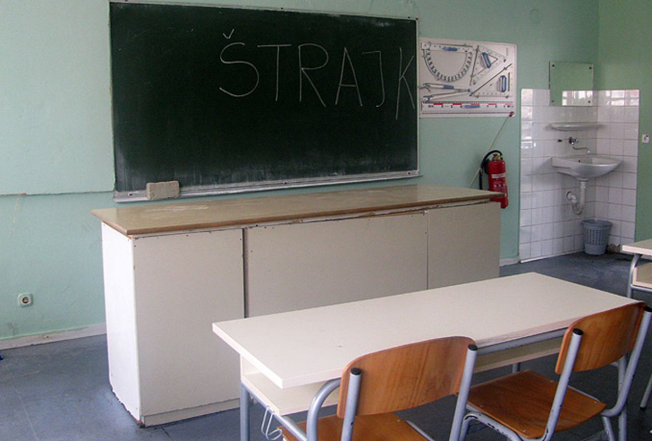 Treći štrajk upozorenja u srednjim školama ZHŽ-a