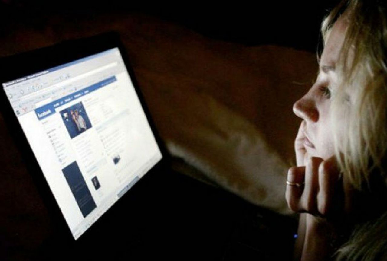 Facebook otkriva korisnike sklone samoubojstvu 