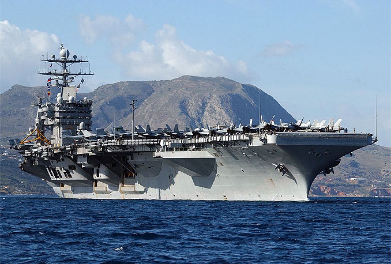 Trump: Vojna flota treba imati 12 nosača aviona i 350 velikih brodova