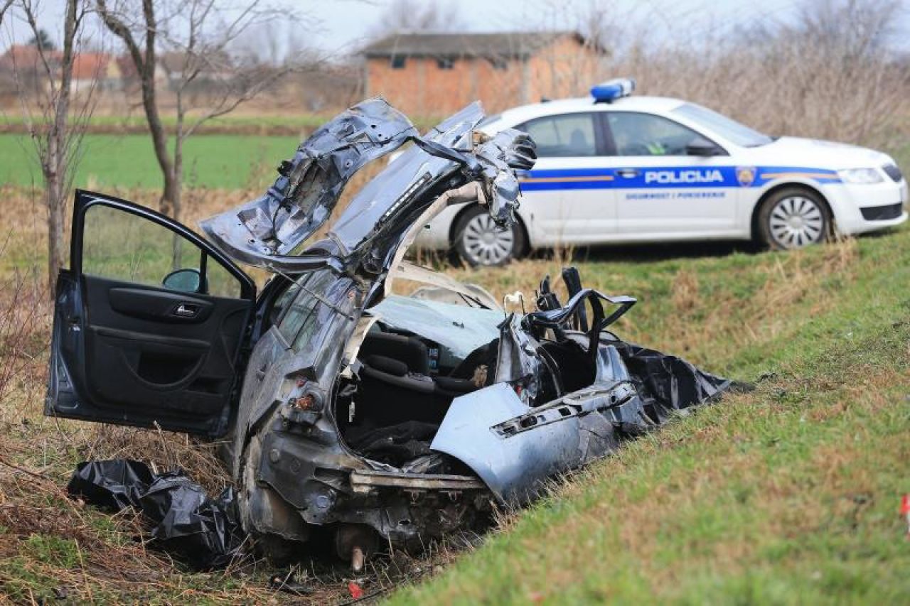 Teška prometna nesreća kod Vukovara, poginule tri osobe