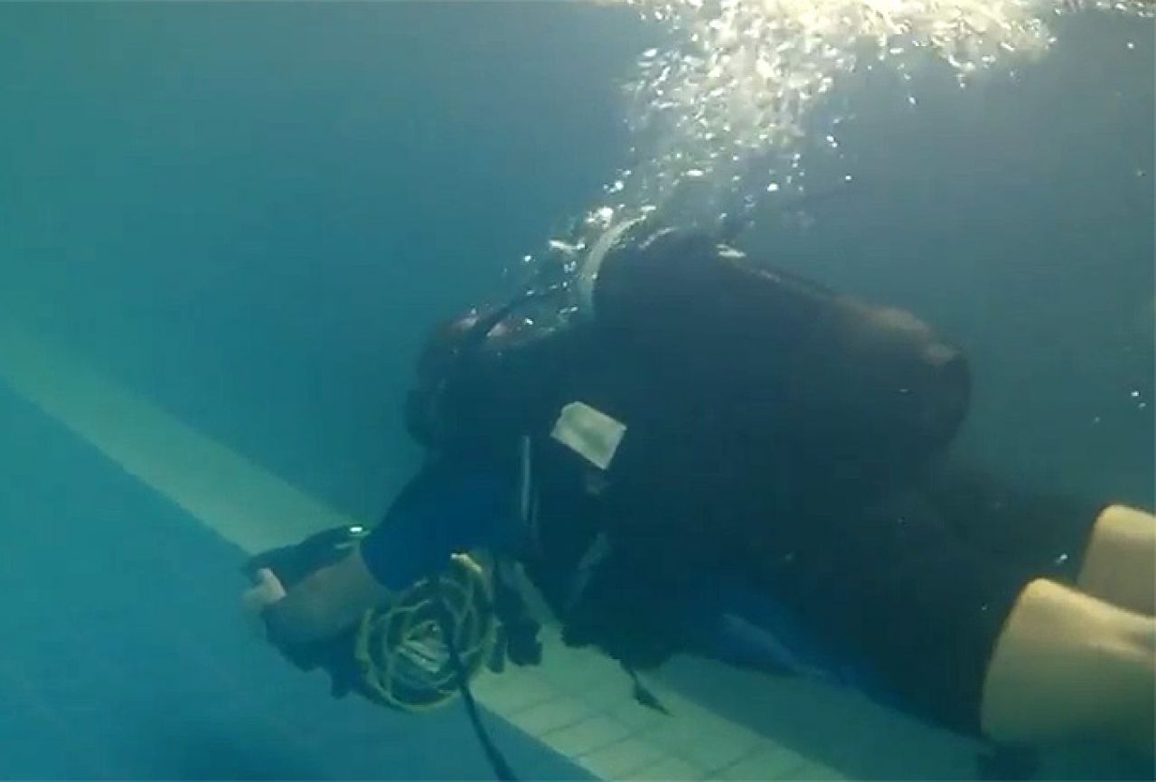 VIDEO | Članovi SEUH-a se upoznali s načinom uporabe podvodnog skutera 