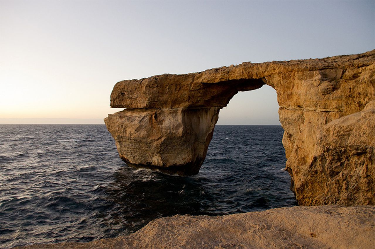 Olujni vjetrovi srušili 'Azurni prozor' na obali Malte