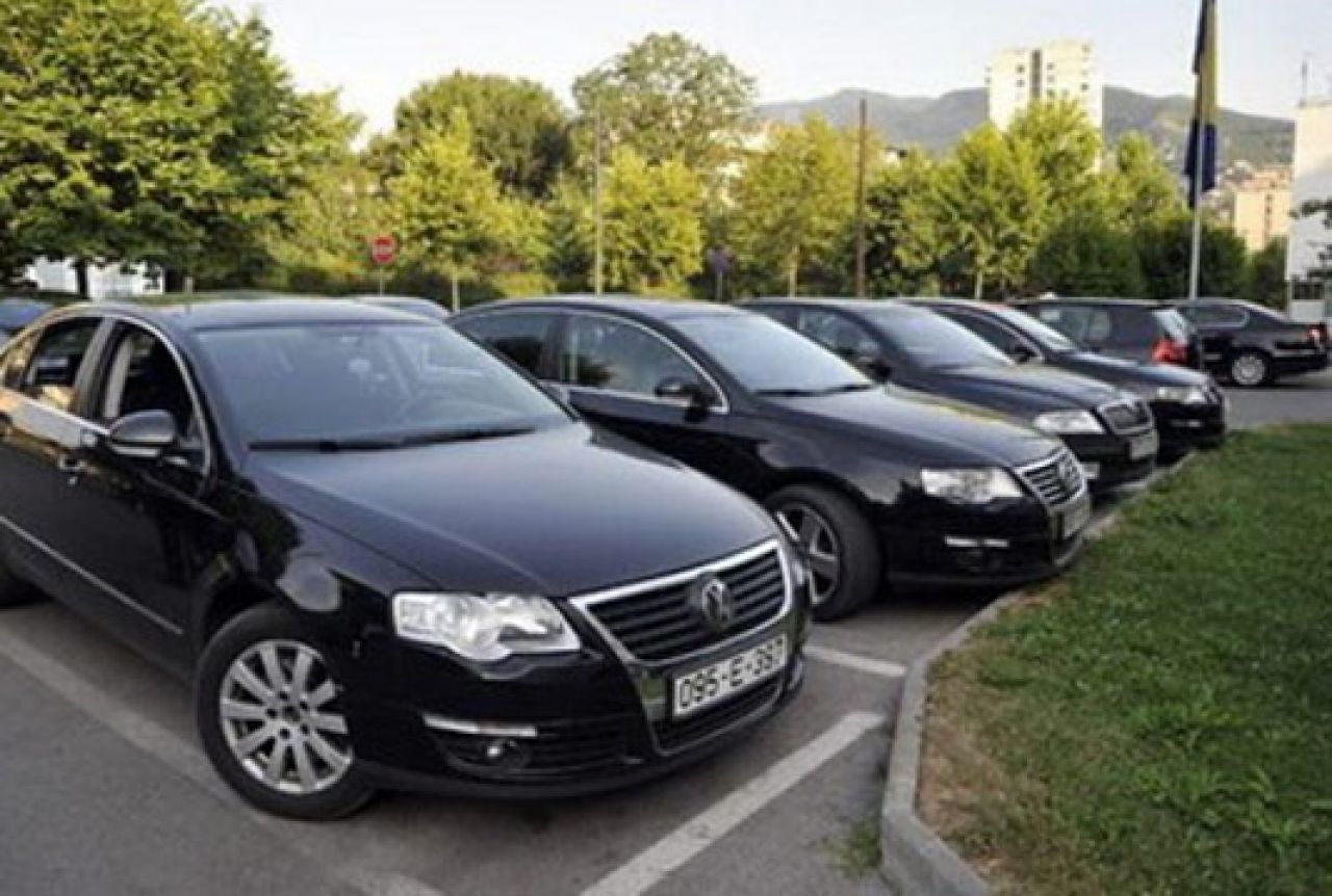 Vlada FBiH: Za 10 automobila daju 690.000 KM