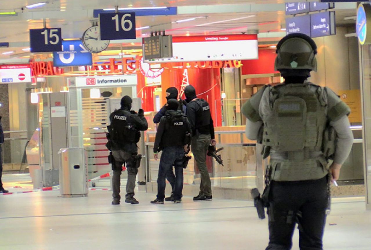 Dusseldorf: Napad sjekirama na željezničkoj postaji, više ozlijeđenih