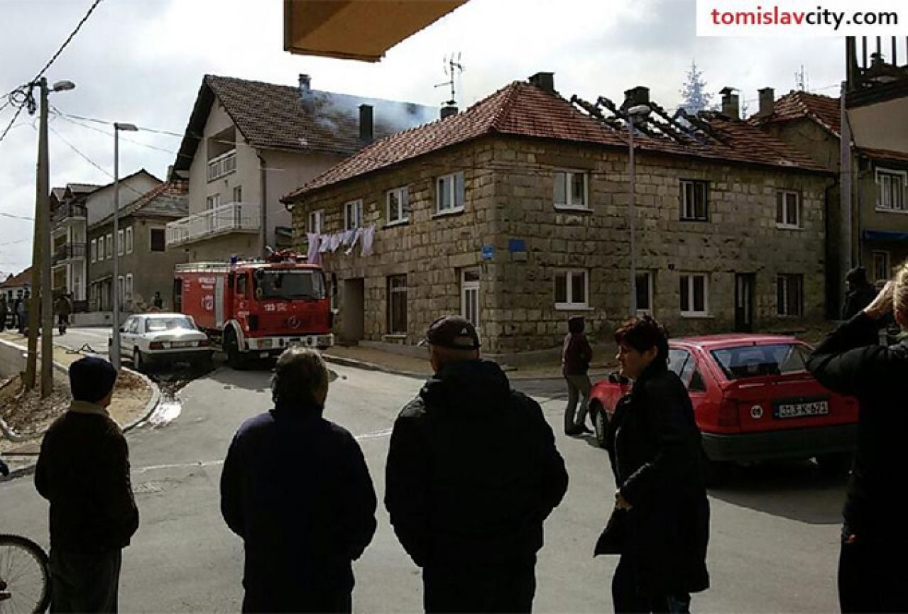 Tomislavgrad: Izgorleja kuća, vatrogasci nemoćni zbog betoniranog hidranta