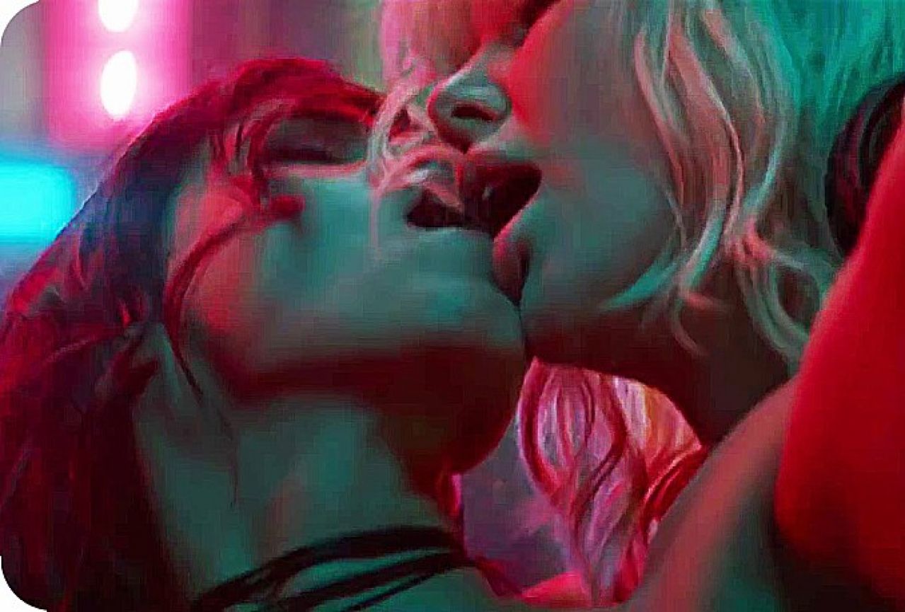 VIDEO | Charlize Theron u lezbijskom klinču