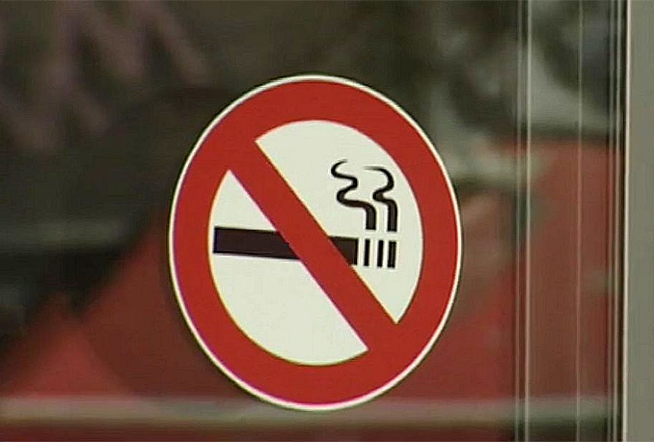 Trgovački lanci protiv zabrane pušenja: Vlada potiče otkaze 