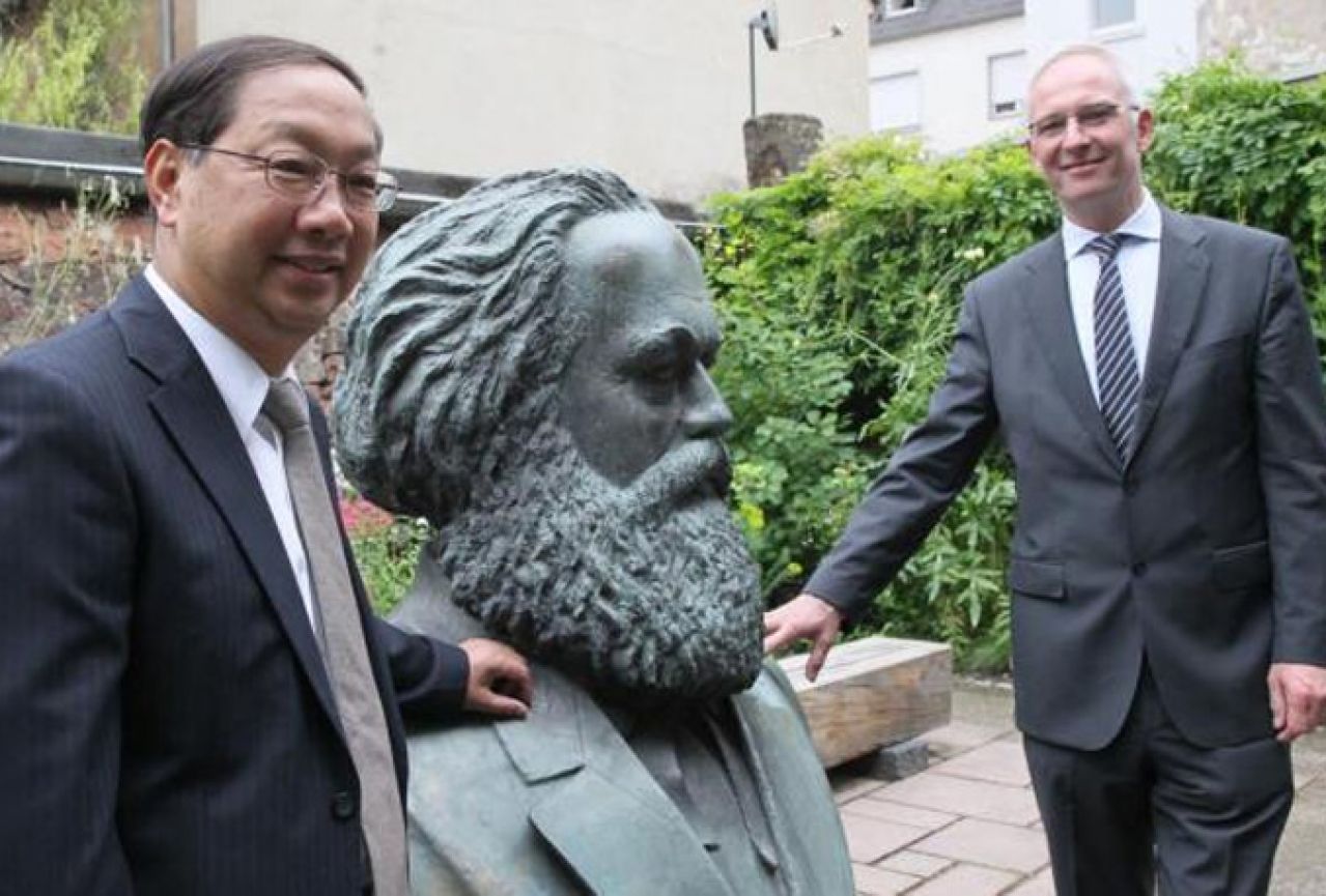 Rodni grad Karla Marxa odlučio prihvatiti njegov kip iz Kine