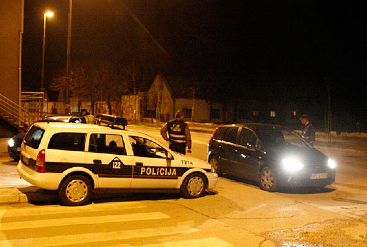 Kontrola prometa u Mostaru: U autu imao drogu, palicu i elektrošoker