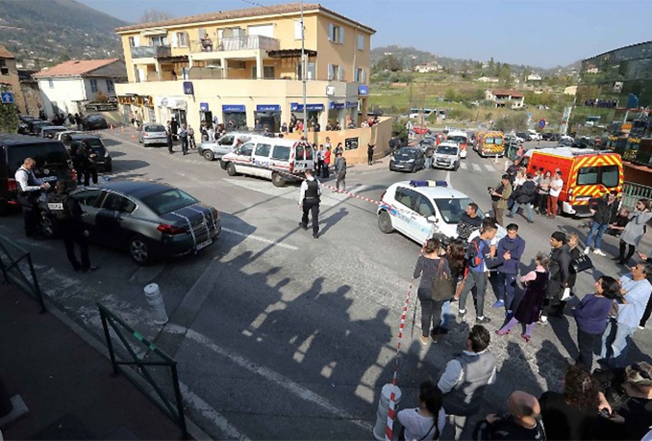 Pucnjava u školi u Francuskoj, Vlada izdala upozorenje zbog terorizma