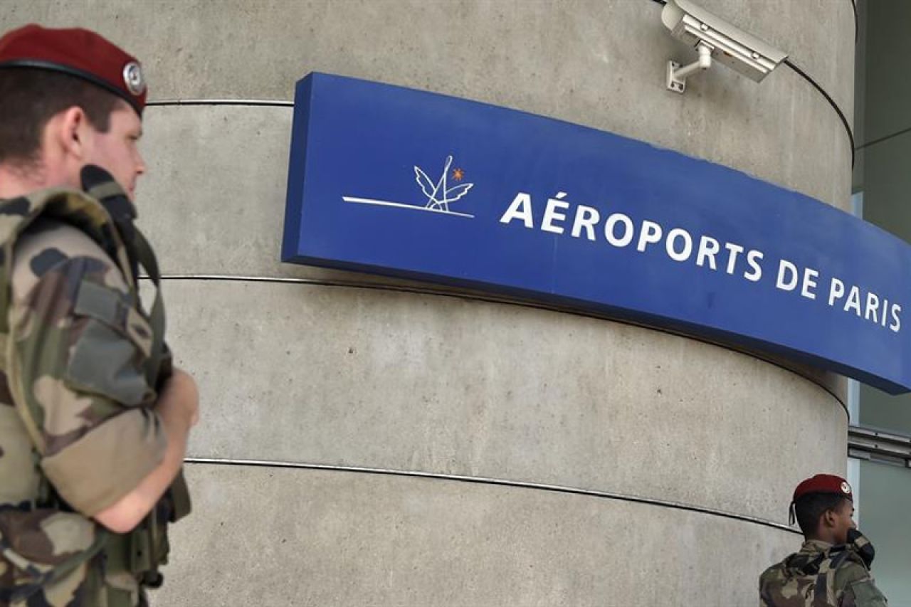 VIDEO | Drama na aerodromu u Parizu: Vojnik ubio napadača