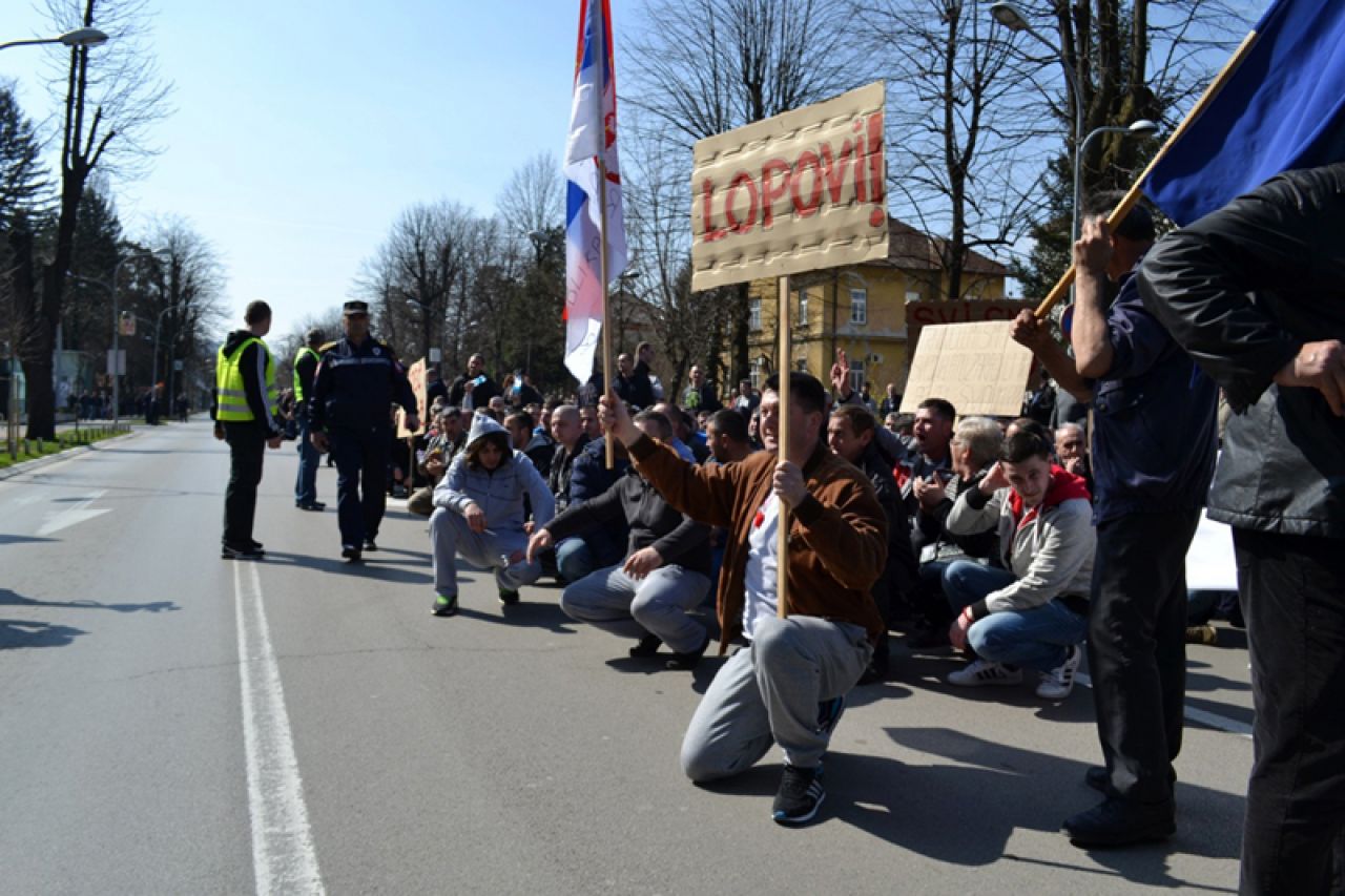 U štrajku glađu 28 radnika Željeznica RS-a