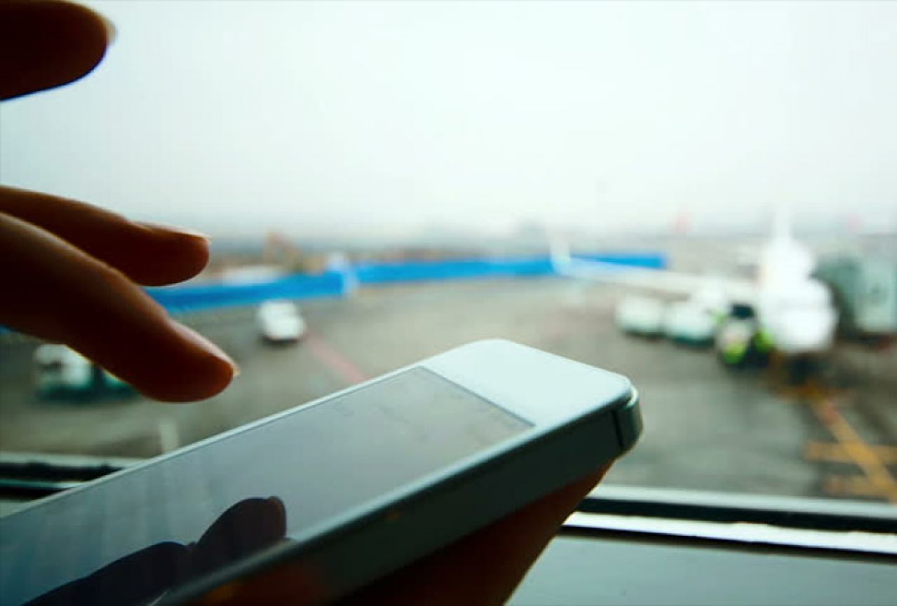 SAD zabranile putnicima iz osam zemalja da u avione unose elektronske uređaje