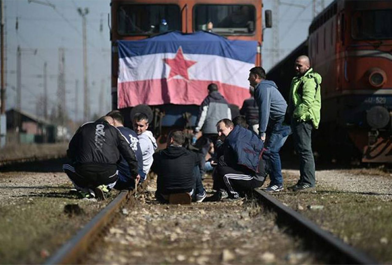 Nakon Dodikovih obećanja radnici ŽRS-a prekinuli štrajk glađu, pruga odblokirana