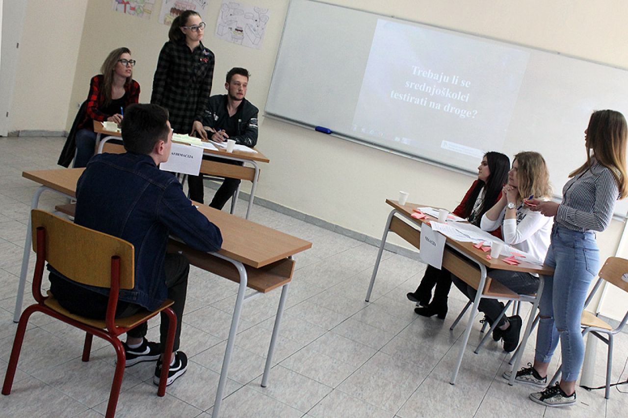 Mostar: Trebaju li se srednjoškolci testirati na droge?
