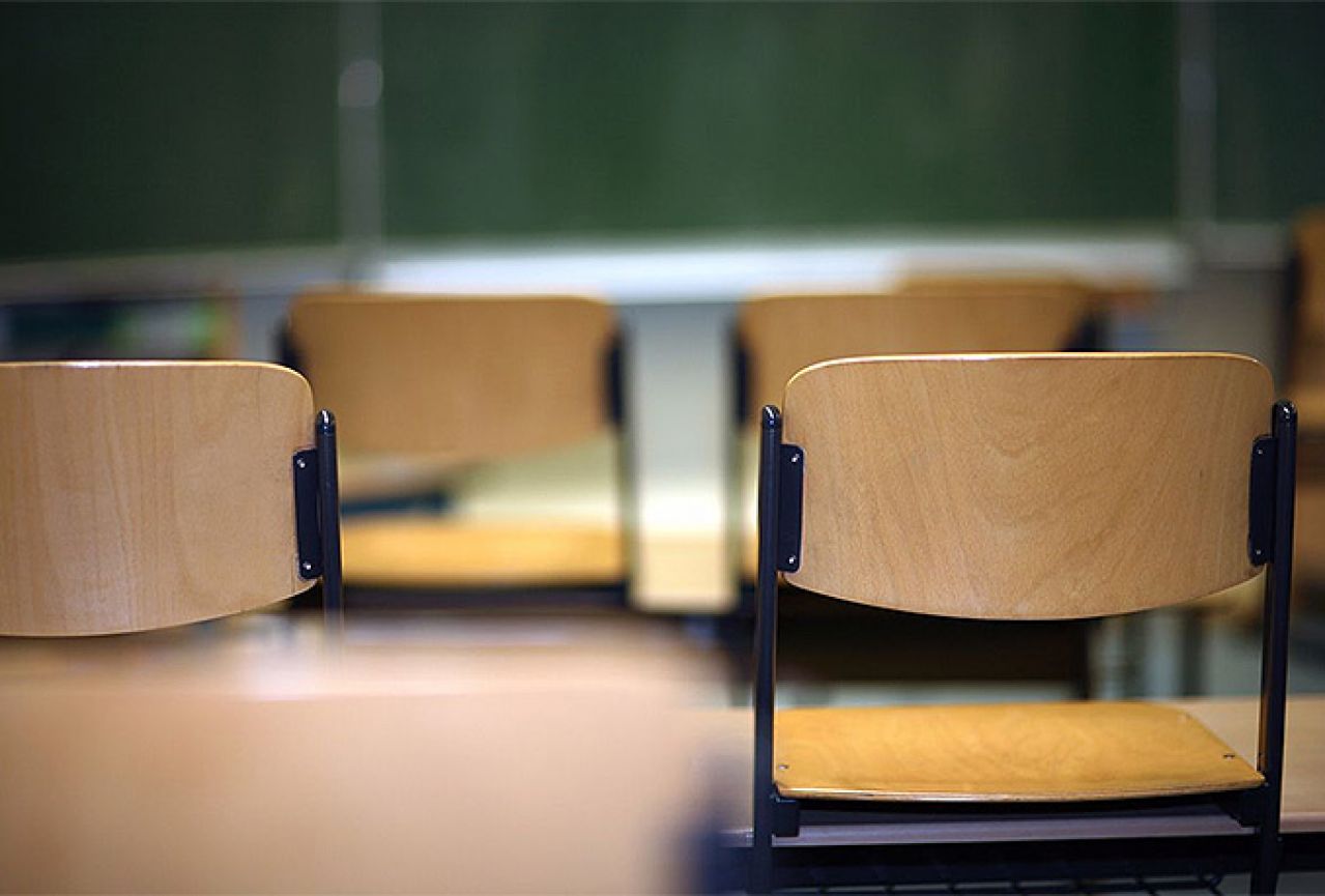 Ćudić: Upitna sudbina deset osnovnih škola