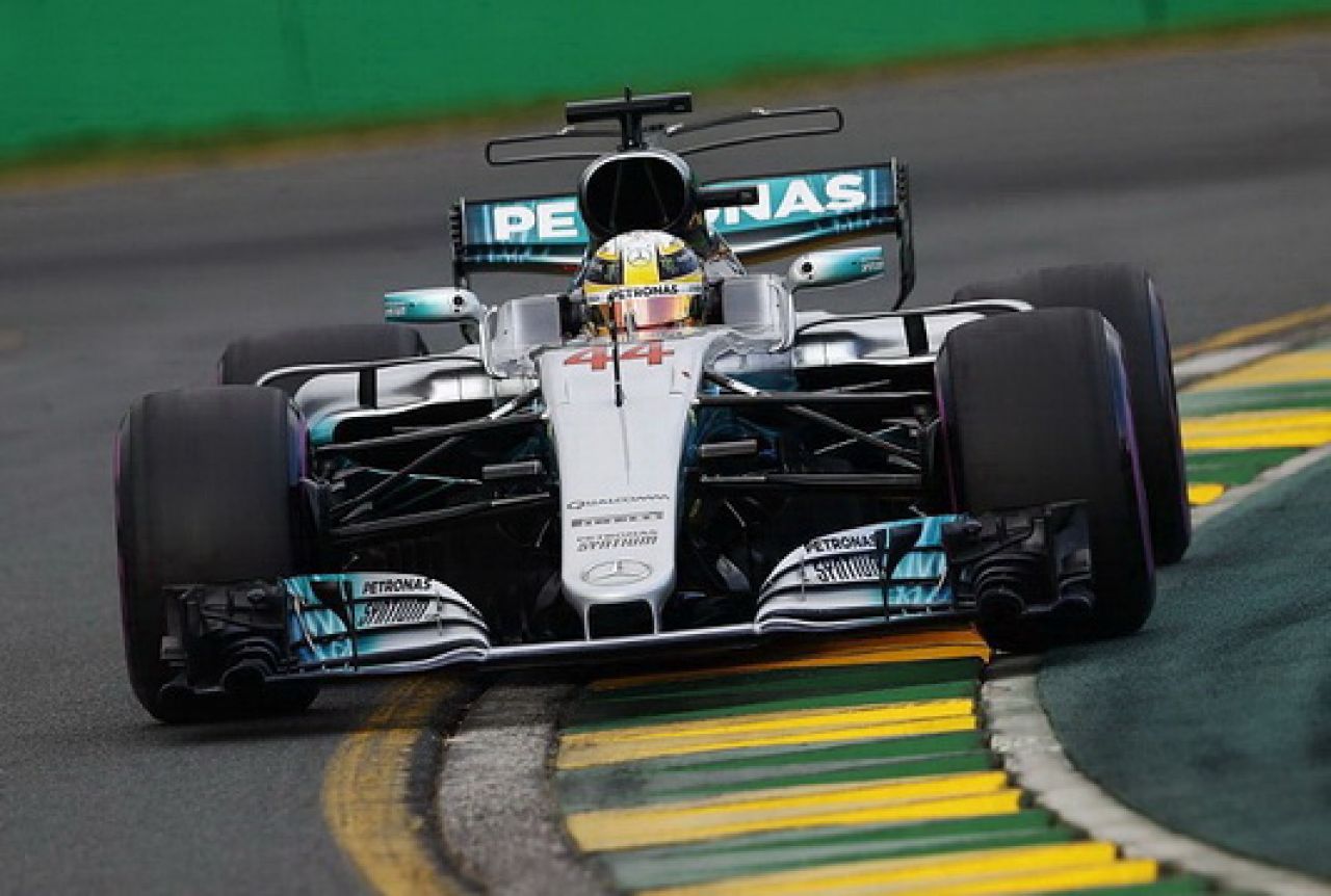 Hamiltonu prvi pole position sezone 