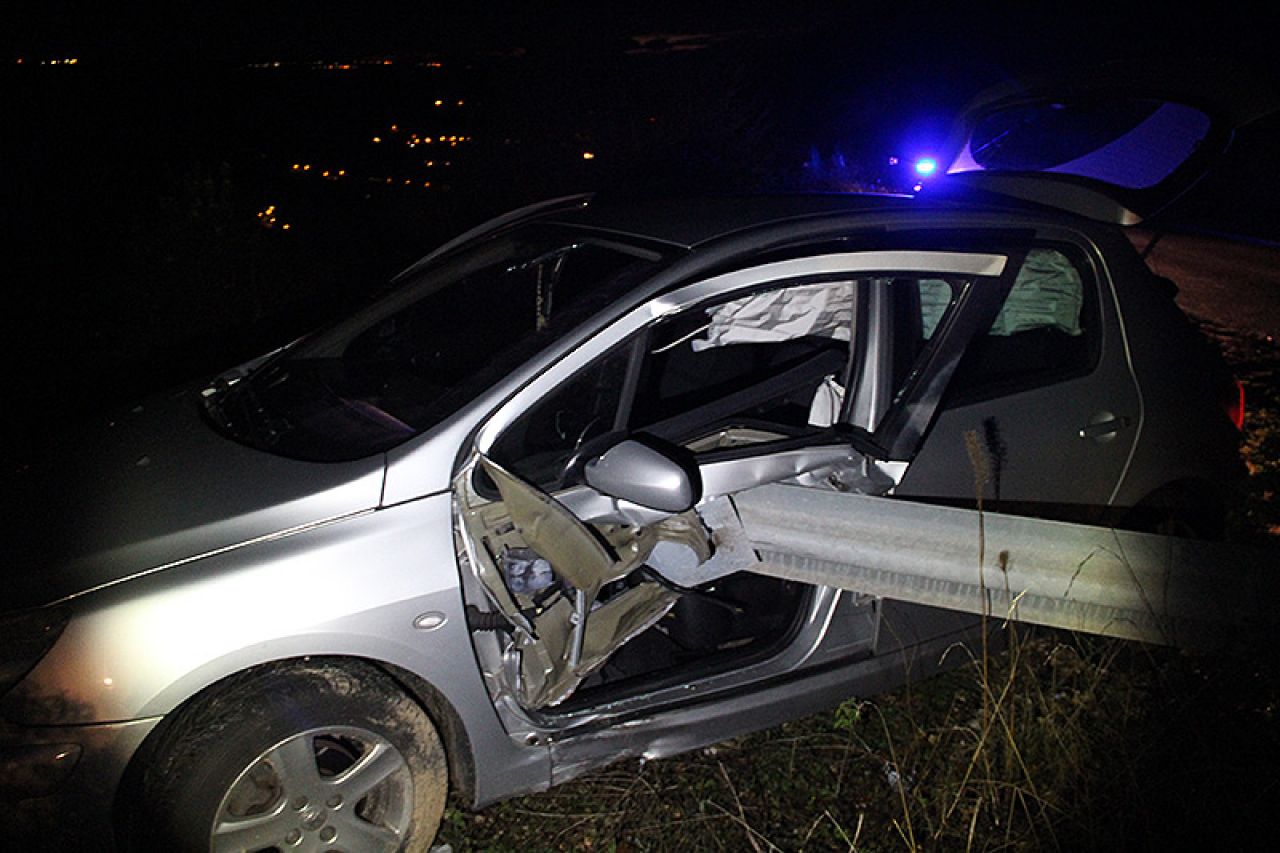 Nesreća južno od Mostara: Vatrogasci izvlačili teško ozlijeđenog vozača