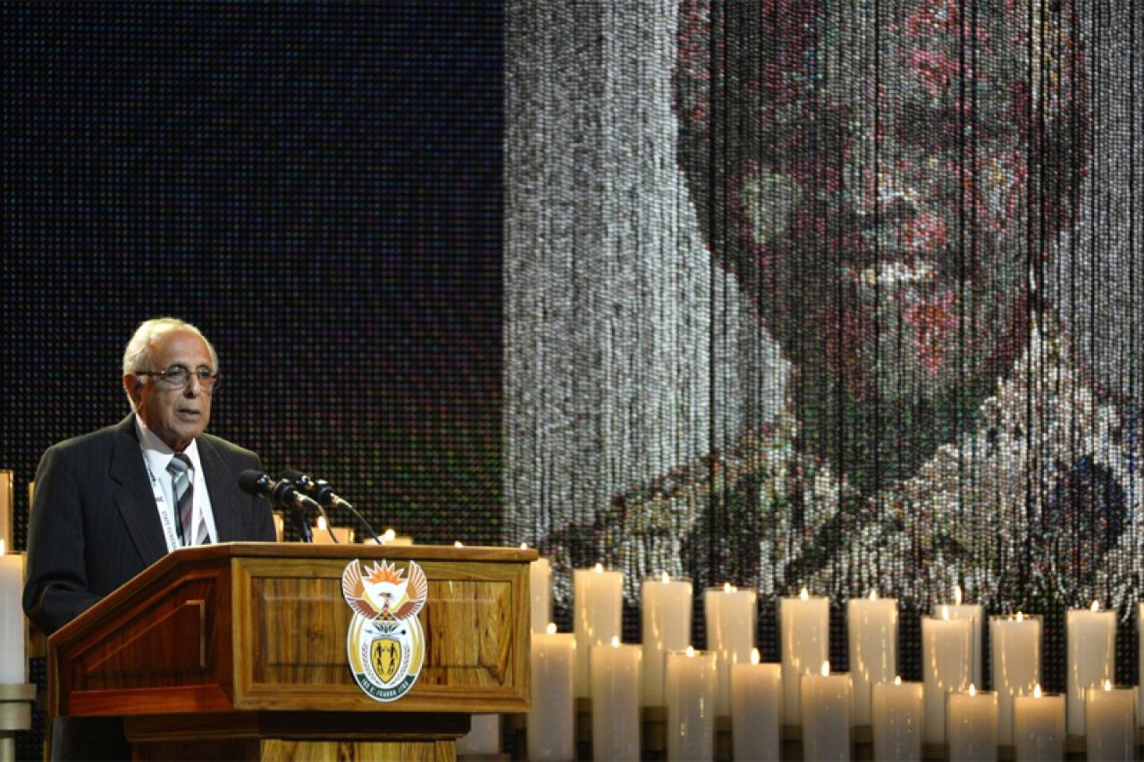 Preminuo čuveni borac protiv apartheida