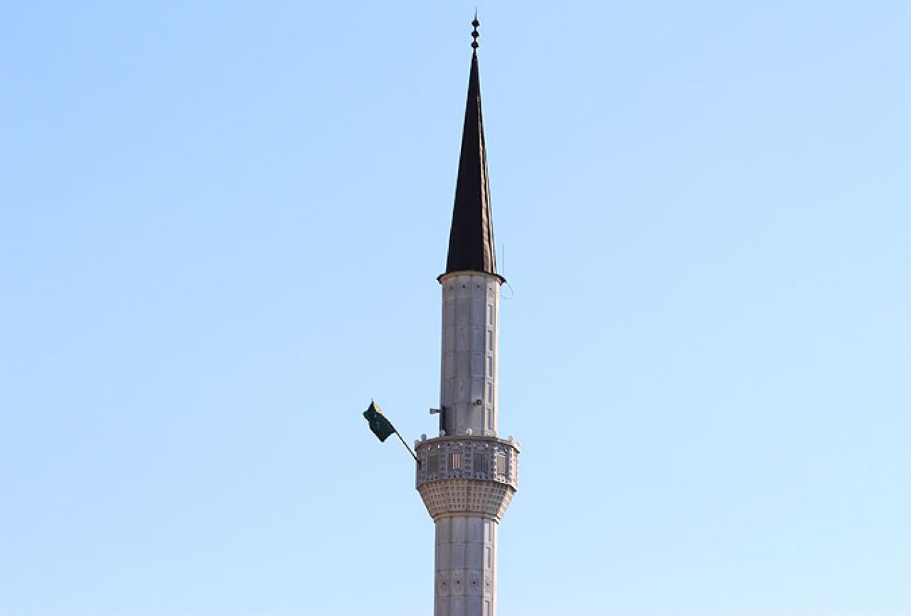VIDEO | Umjesto molitve, s minareta pustili zvukove pornića