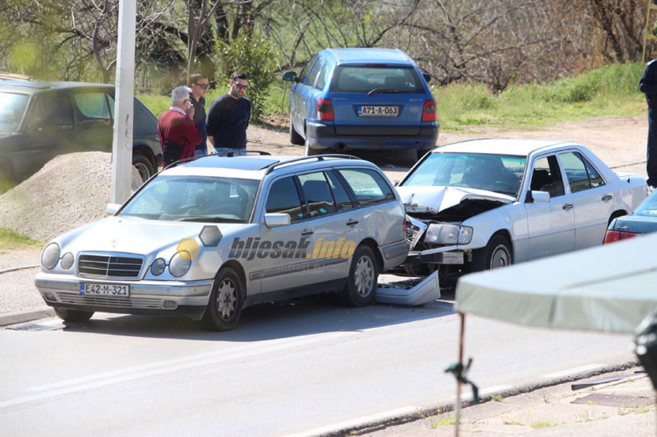 Sudar Mercedesa u Čapljini - veća materijalna šteta na oba automobila