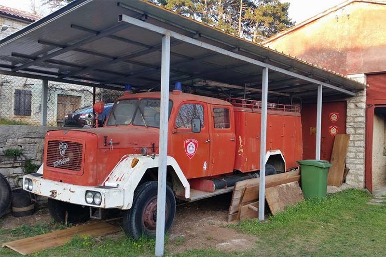 Istrani daruju vatrogasno vozilo za Bosansko Grahovo
