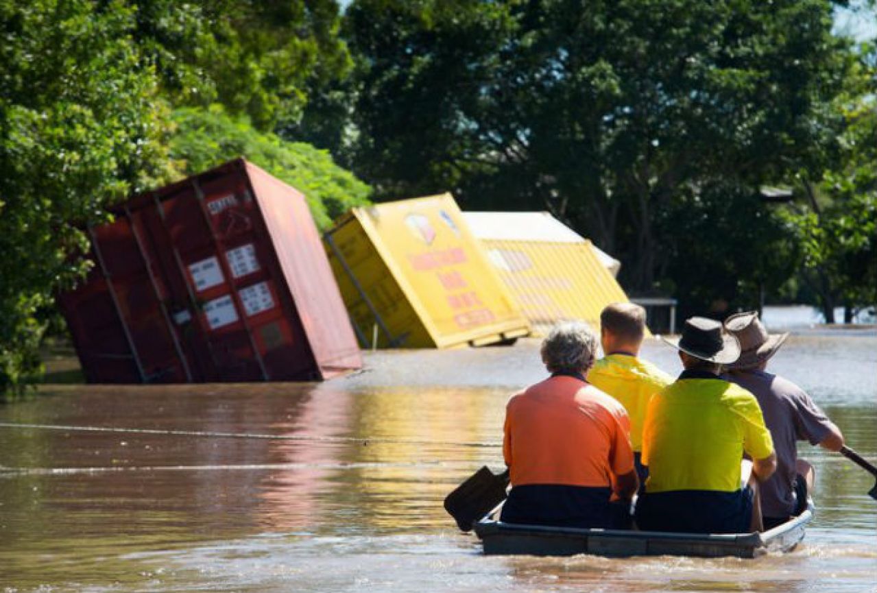 Uragan u Australiji: Desetine tisuća ljudi zarobljeno zbog poplava