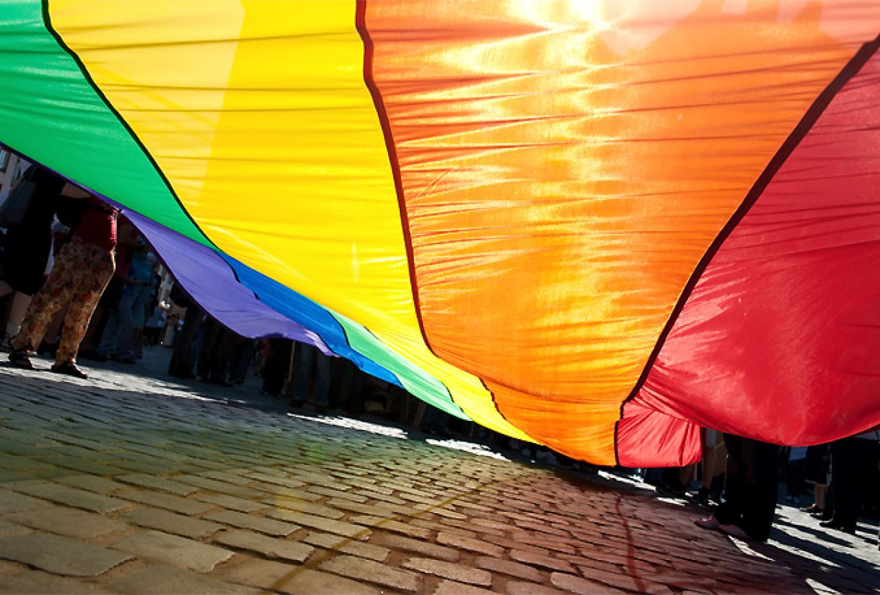 Umro tvorac LGBT zastave