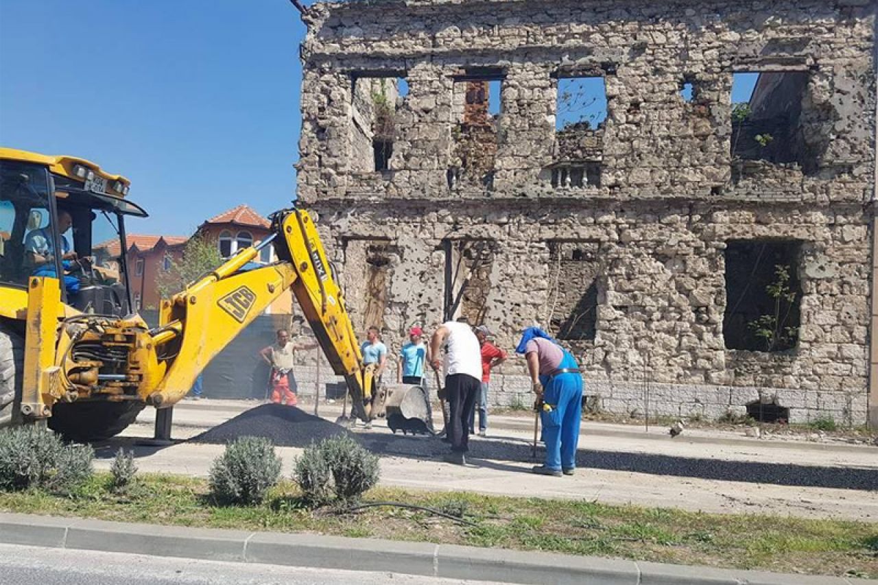 Mostar: Započelo asfaltiranje Bulevara
