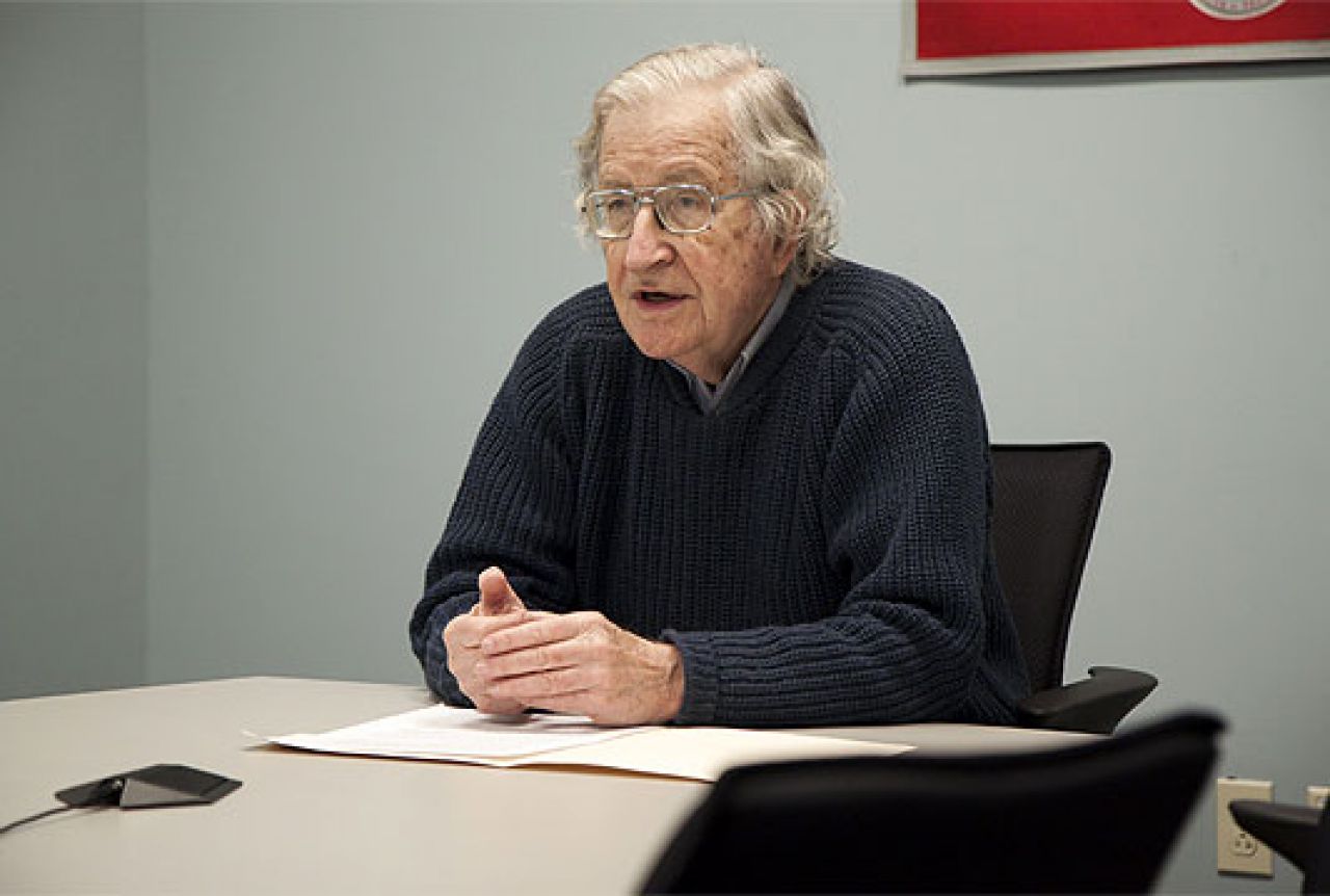 Chomsky: Trump je spreman izrežirati teroristički napad u SAD-u
