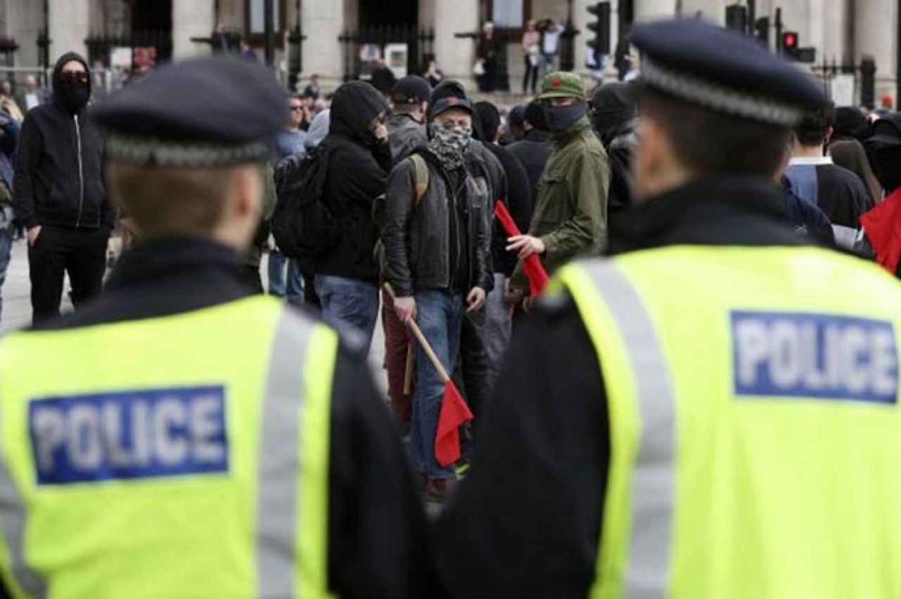 VIDEO | Kaos na ulicama Londona: Prosvjedi desničara i antifašista