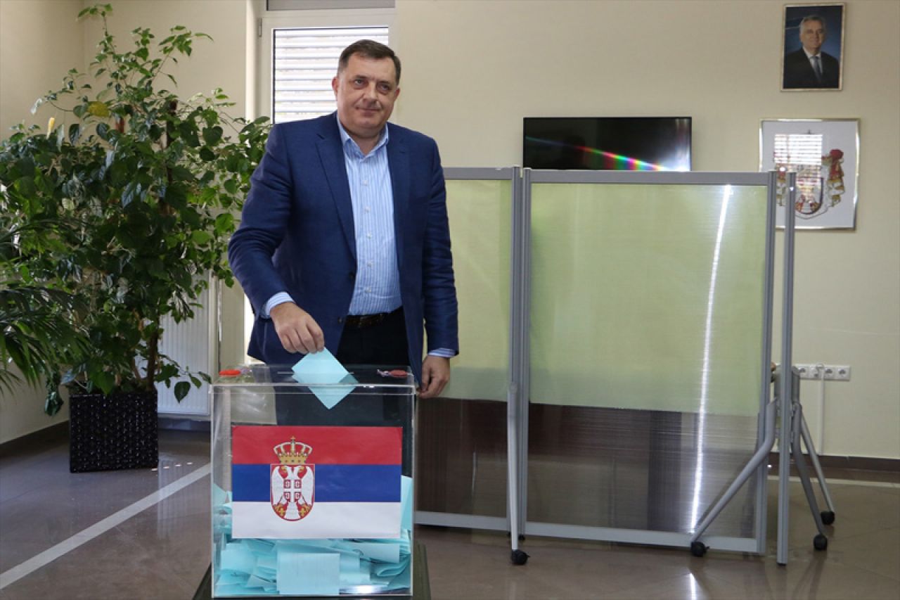 Dodik prvi put u RS glasovao za predsjednika Srbije