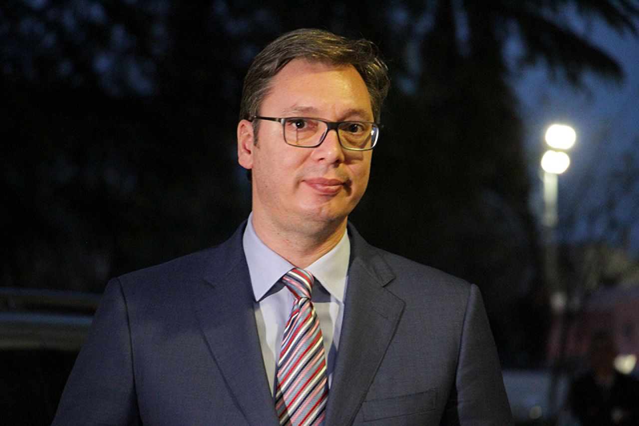 VIDEO | Prosvjednici skandirali ''Vučiću pederu''