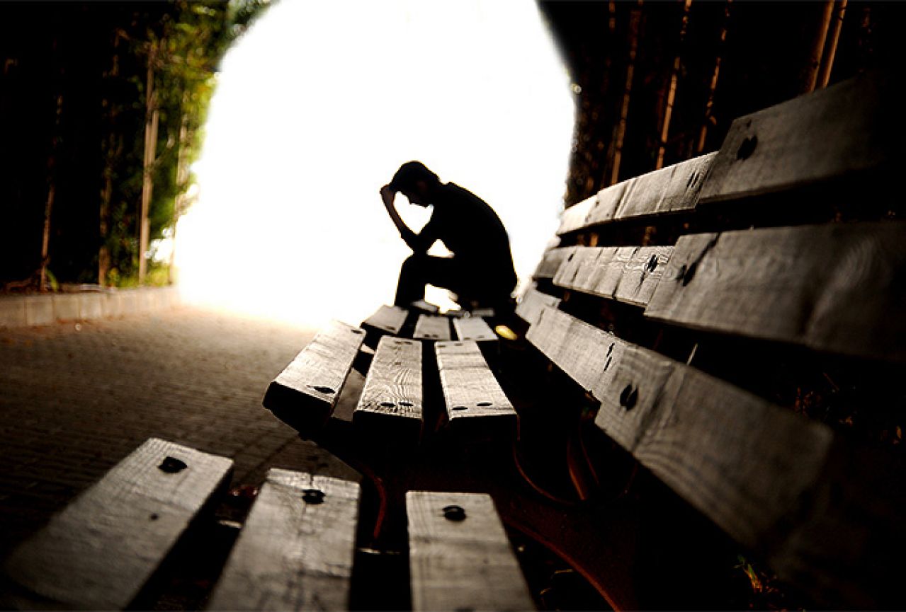 Tri od četiri osobe koje pate od teške depresije ne primaju odgovarajuću terapiju