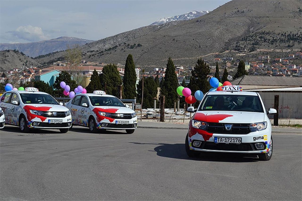 GUMA M isporučila 10 Dacia Logan mostarskoj kompaniji Arny Taxi