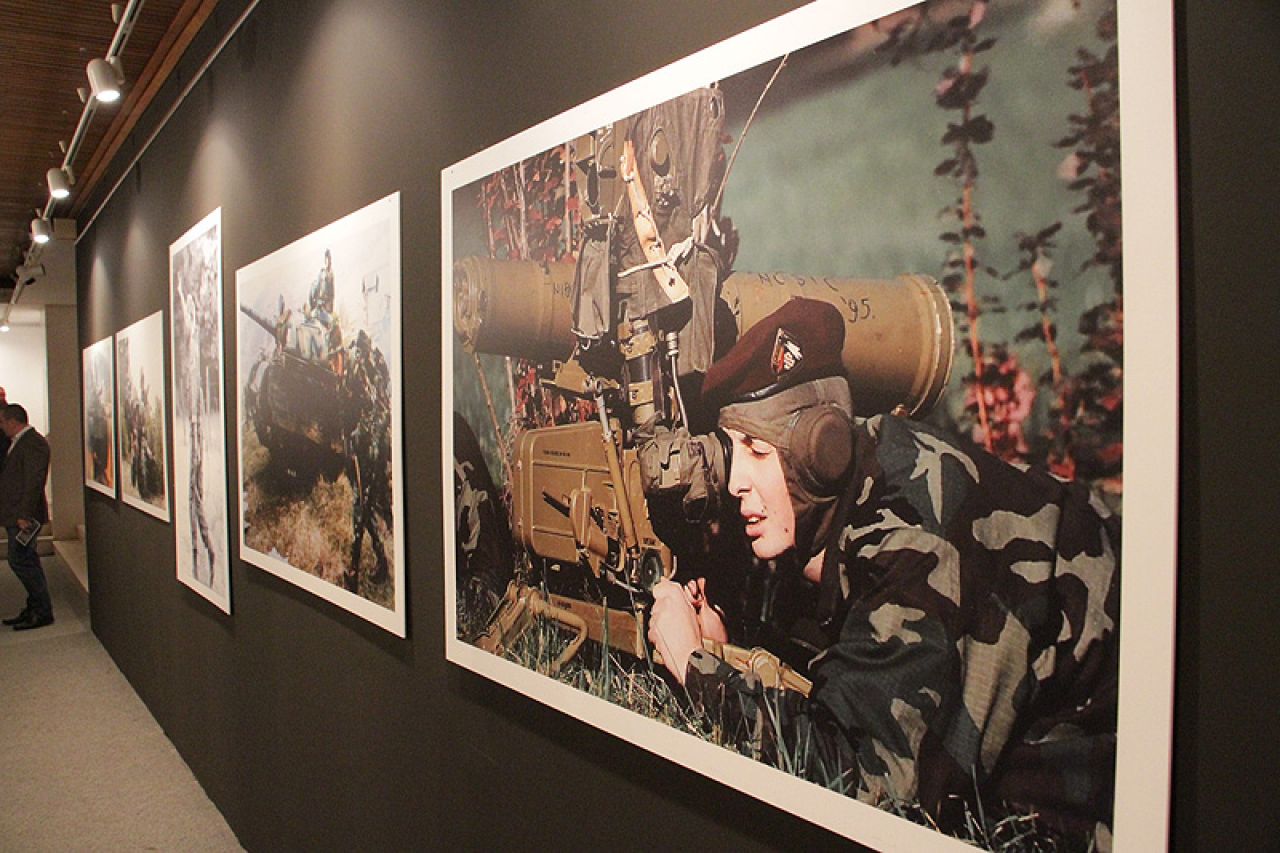 U povodu 25. rođendana HVO-a otvorena izložba ratnih fotografija