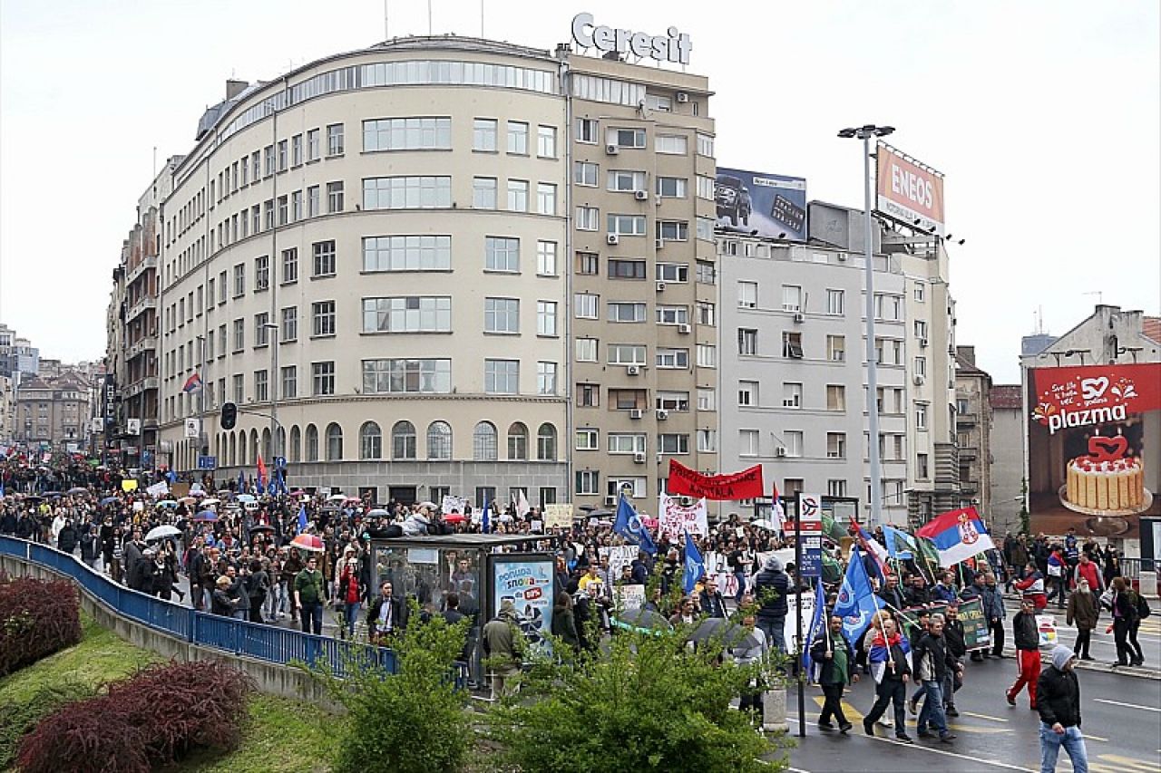 U Srbiji masovni prosvjed:  "Oteli su mi stan, smanjili mirovinu, što je sljedeće"