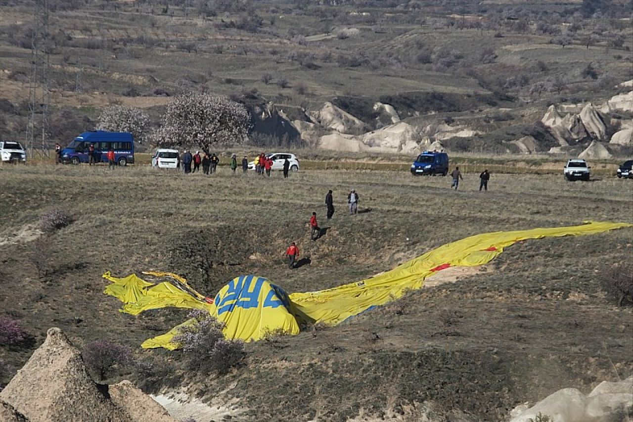 Srušio se balon s turistima, jedna osoba poginula