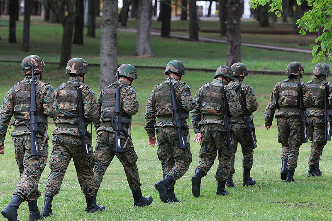 Oružane snage BiH su neučinkovite i služe samo da 'cijepaju stražu' 