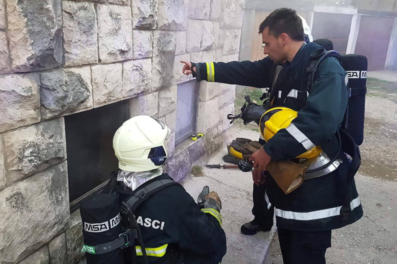 Mostar: U požaru izgorio podrum