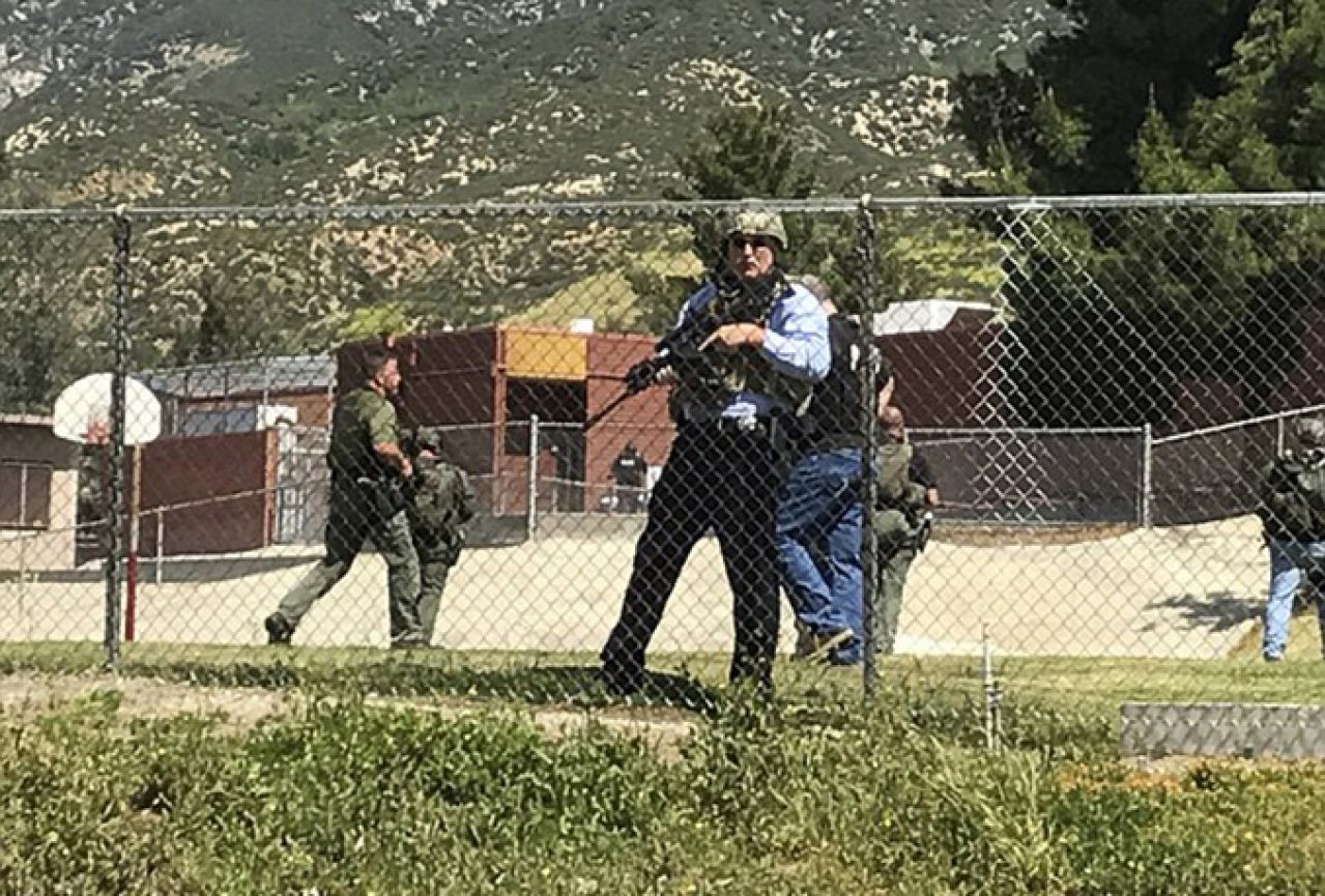 Kalifornija: Dvoje mrtvih u pucnjavi u osnovnoj školi, ozlijeđena i djeca