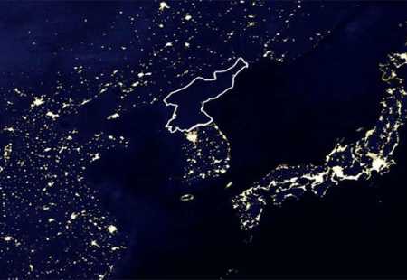 https://storage.bljesak.info/article/194503/450x310/sjeverna-koreja-u-mraku.jpg